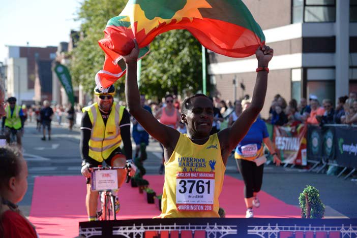 warringtonworld's tweet image. Thousands take to streets for .@RunEnglishHalf results and pictures #warrington CLICK HERE warrington-worldwide.co.uk/2016/09/18/tho…