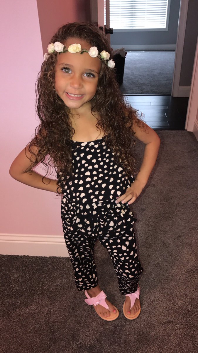 melphillips_'s tweet photo. iPhone launch weekend has been a successful and busy one! Now it's a Sunday with my girl๐ #futureattemployee https://t.co/Tc0tKD4yT1