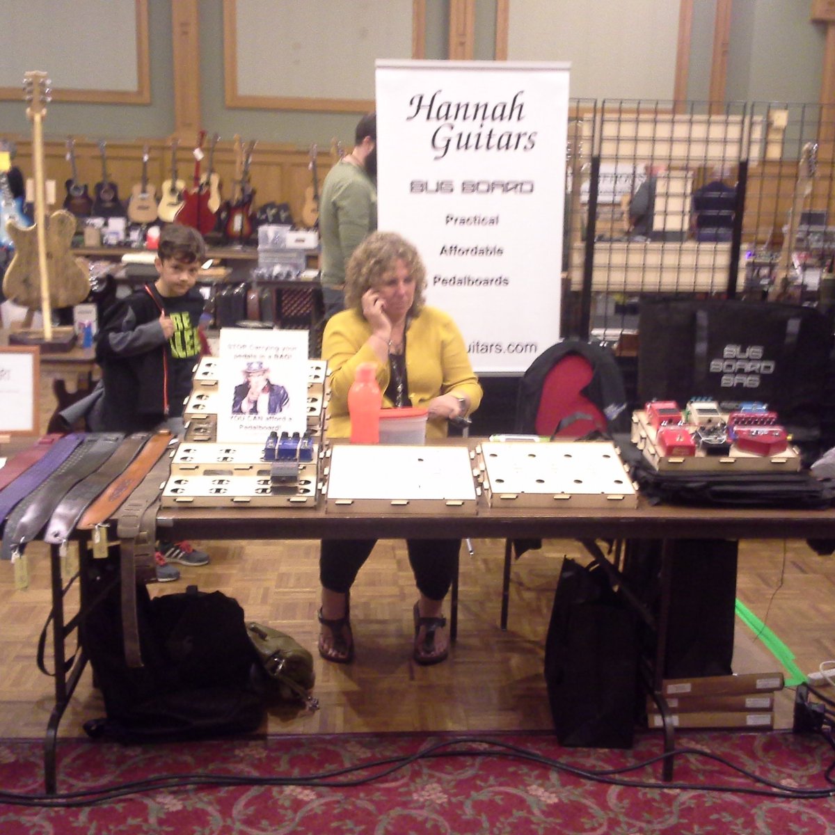 hannahguitars's tweet photo. Ready to go at the @EdmGuitarShow . Come on down. #bugboard
#pedalboard #pedalboards https://t.co/WjwSnA8M4R