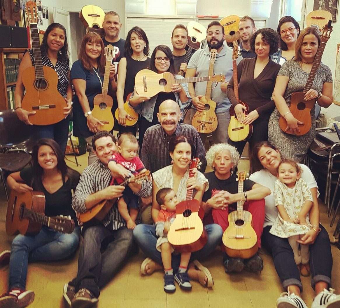 Ensamble4BCN's tweet photo. Excelente ensayo!
Si quieres sumarte escribe a ensambledecuatros@gmail.com #MúsicaVenezolana #cuatrovenezolano  🇻🇪 https://t.co/0ys6idcKPn