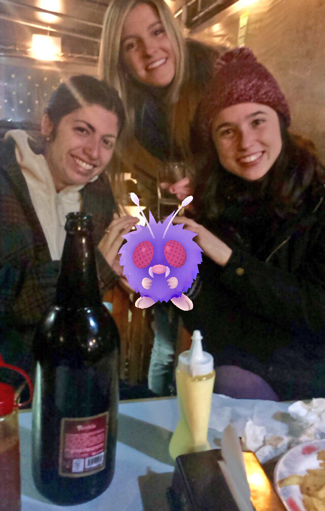 marucodesal's tweet photo. No se podían quedar sin una foto con un Pokemon. https://t.co/IvS9zdJpEB