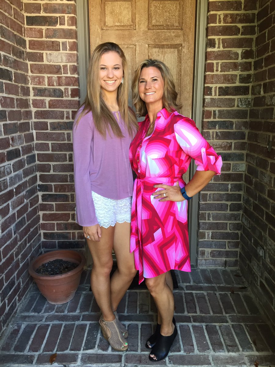 paytonjackson18's tweet photo. My momma is so pretty 💕 https://t.co/WnlBz8L1Me