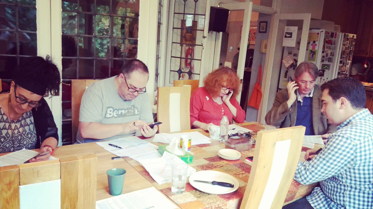 rachellybee's tweet photo. Great Barnet phonebank for @OwenSmith2016 this afternoon 👍🌹💪☎✊📞 #Owen2016 https://t.co/UzWCFOdPDV