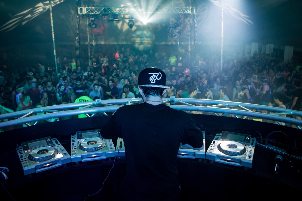 BlkoutMerch's tweet photo. @drezomusic in TBO
📷: @_dropproduction https://t.co/KgTESiFdml