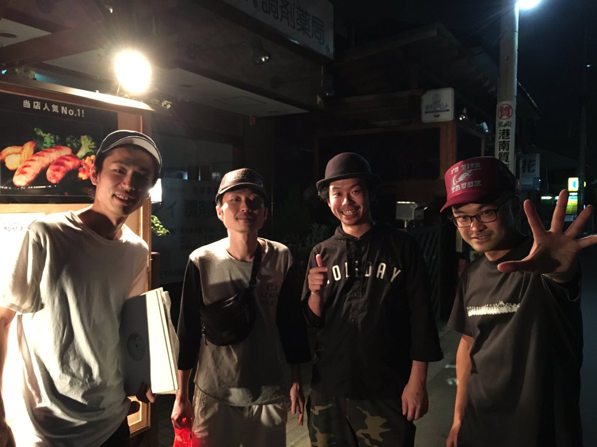ARMD_STUDIO's tweet photo. この四人で写真を撮ったのは二回目！
2008年からフラッフラエンターテイメンと！が始まって二回目！！！ https://t.co/GYjAQrPfyC