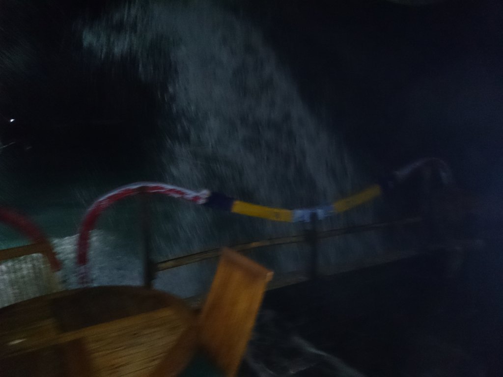 CheGhio's tweet photo. BIG WAVES tonight...
#lembongan #lembonganisland #waves #HighTide2016 https://t.co/K6Mv3ONvXj