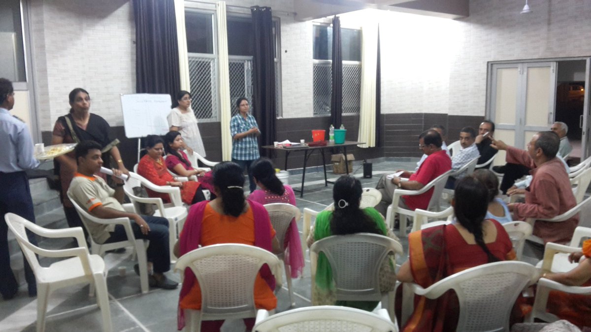 madhuri_var's tweet photo. 17Sep Eco warriors of @dwarkaforum Garbage segregation workshop @ Brahma apt,Sec7,dwarka.#CleanDwarka #Swatchbharat https://t.co/JOnJp7J5vY
