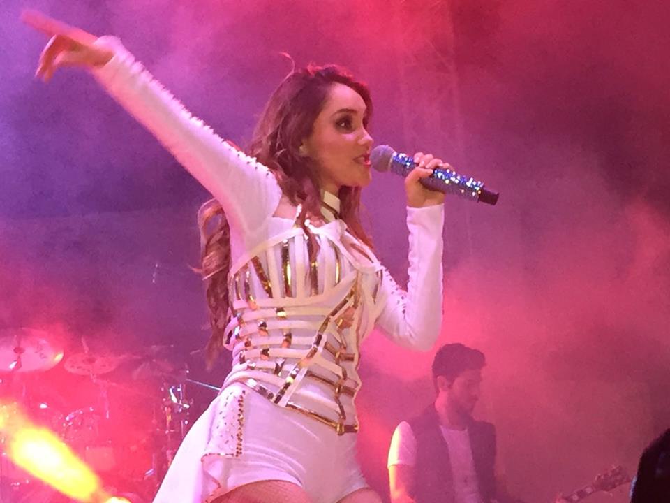 DulceMariaWorld's tweet photo. Fotos da apresentação de @DulceMaria na @ExpomexNLaredo https://t.co/4UPyN1W2Uu https://t.co/hrb8KFvgyv