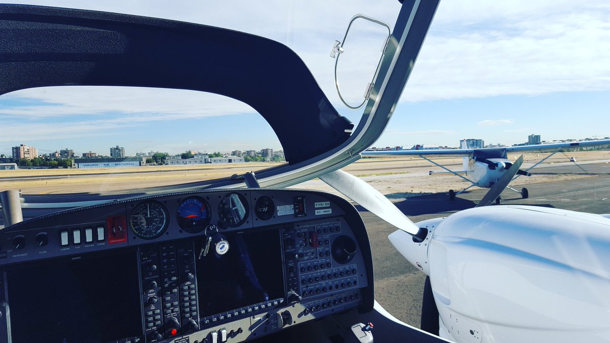 Martinxeiks's tweet photo. #Da42 #europeanflyers #madrid4vientos https://t.co/bbvad6E9oE