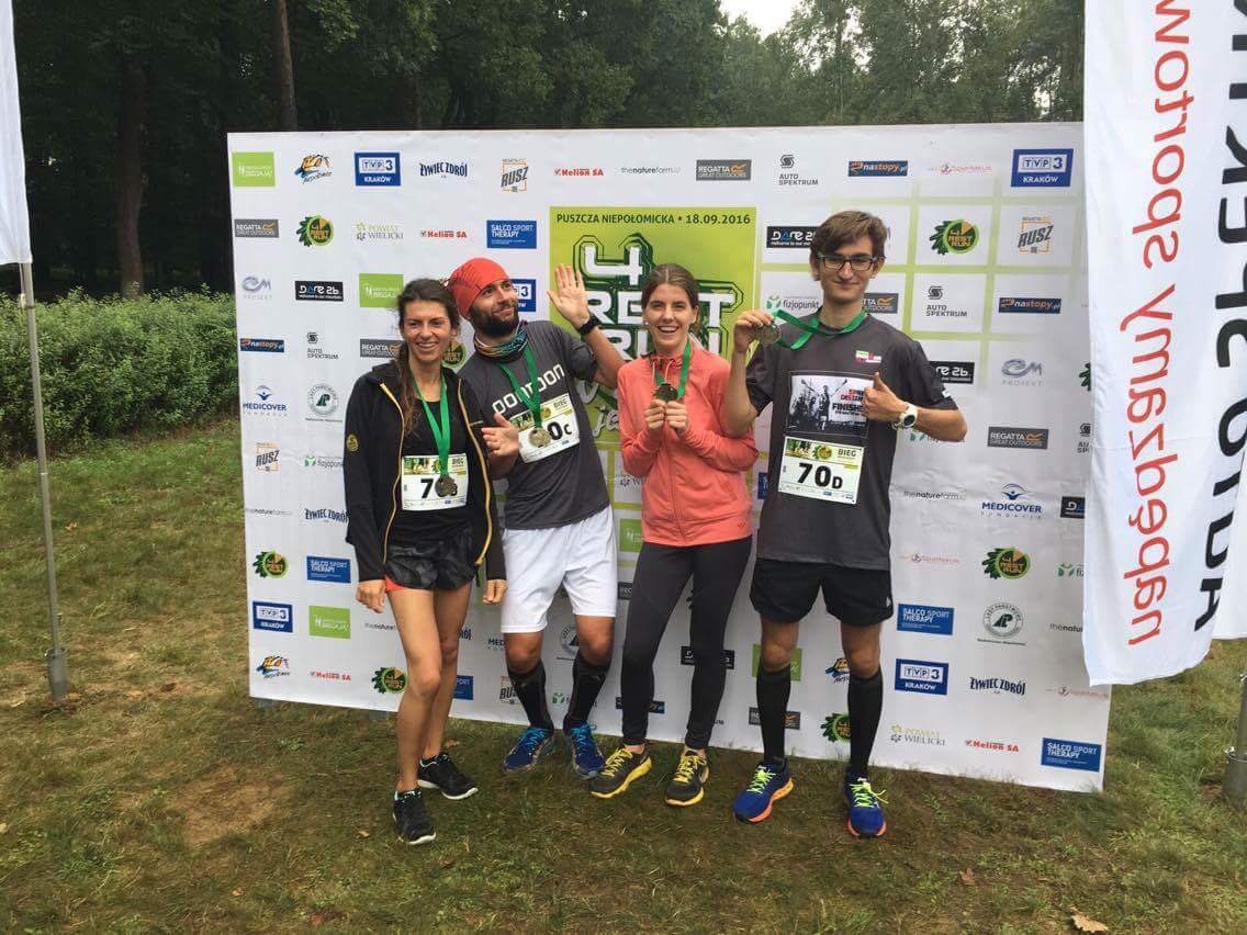 MirekCos's tweet photo. Pontoon Cracow Running Team did it again! We completed the #4restrun in Niepolomice - 4x10,5 #pontoonw4y #win4youth https://t.co/5rkDkrH8Qy