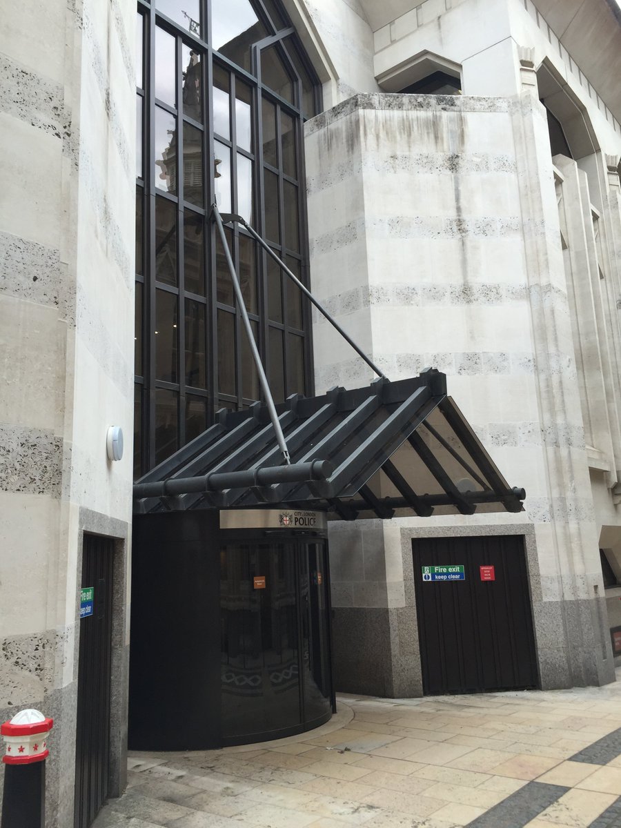 fjordaan's tweet photo. @structureFound Here's a #PinConnection holding up a canopy near Guildhall Yard #StructurallyFound https://t.co/uZtHhKvy7Q