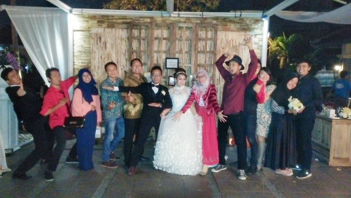 TheLemonade_ID's tweet photo. Happy Wedding Day @indra_hdyt 😘 semoga mnjadi keluarga samawa dan barokah 😊 maaf jika dari kami bnyk kkurangan 🙈 https://t.co/siSS5sp9qU