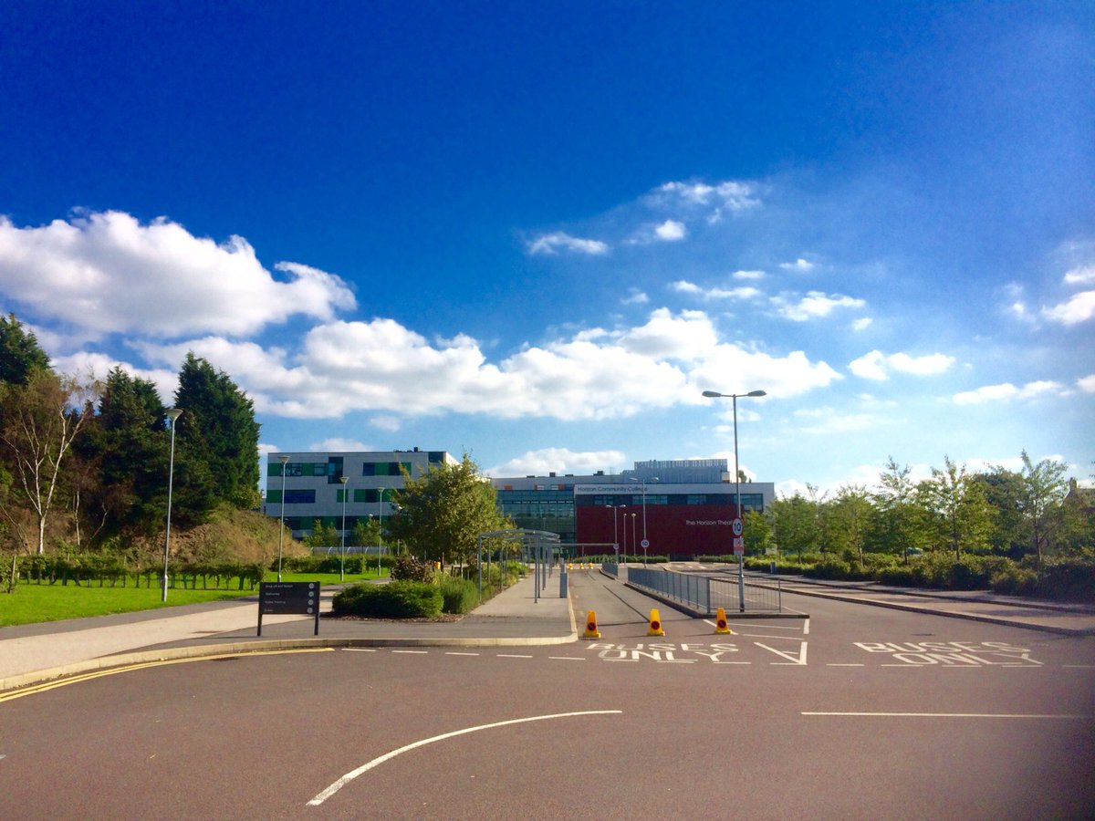 Horizon community college #Barnsley 1000t+ structure by <a href="/BillingtonSteel/">Billington Structures Limited</a> #billingtonarchive builder <a href="/Laing_ORourke/">Laing O'Rourke</a>