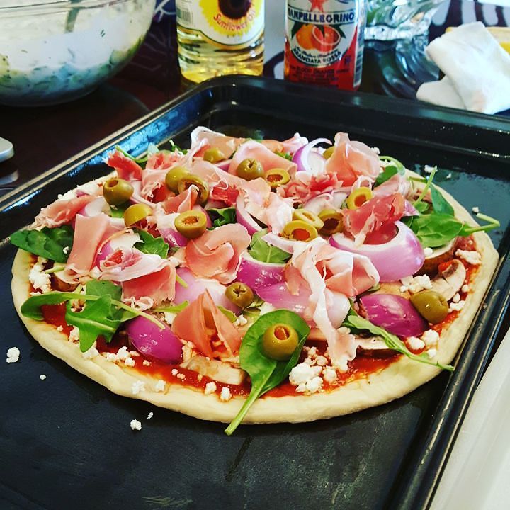 ZeGamerette's tweet image. You jelly? #pizzaPriorities ift.tt/2cAjNmR