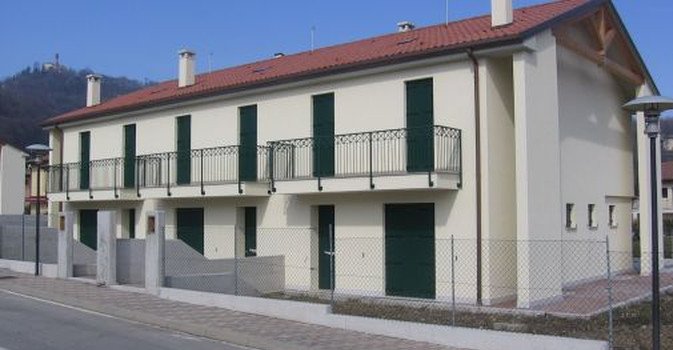 Piovegovernolad's tweet photo. QUEL COMUNE LEGHISTA CHE DÀ CASA PRIMA AGLI ITALIANI - https://t.co/y7huvGQTjn https://t.co/0bLdSX4pr1