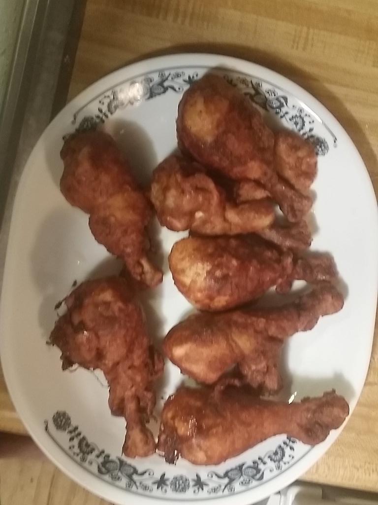 ZooIcky1's tweet photo. Home fried chicken #foodporn #snackgasm https://t.co/OdKT93r7Y4