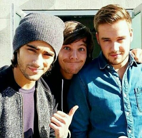_1DZaynUpdates's tweet photo. Foto poco vista de Zayn, Louis y Liam hace unos años.
#1DZaynUpdates https://t.co/mkQwmlLco1