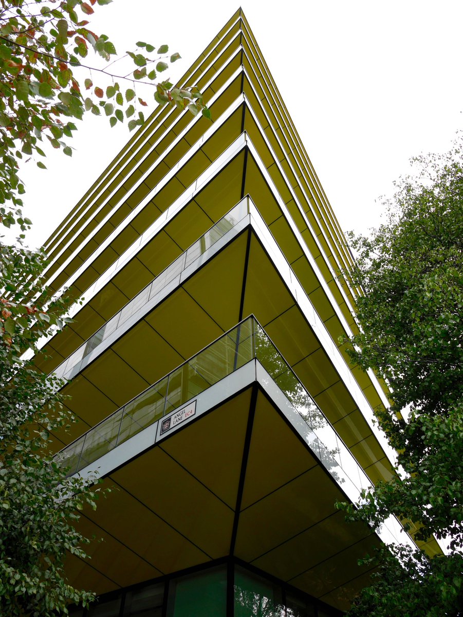 ma5terbaker's tweet photo. #structurallyfound #cantilever #openhouse https://t.co/s9yzzp1mXe