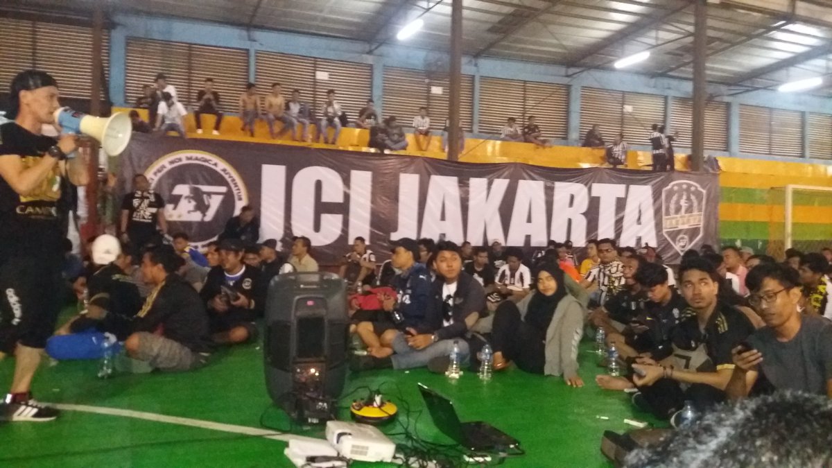 ahmadirvan75's tweet image. #INTER2-1JUVe Nobar dengan juventini menang tapi tak bisa bersorak #InterDay #ForzaInternazionale #GwInteristi