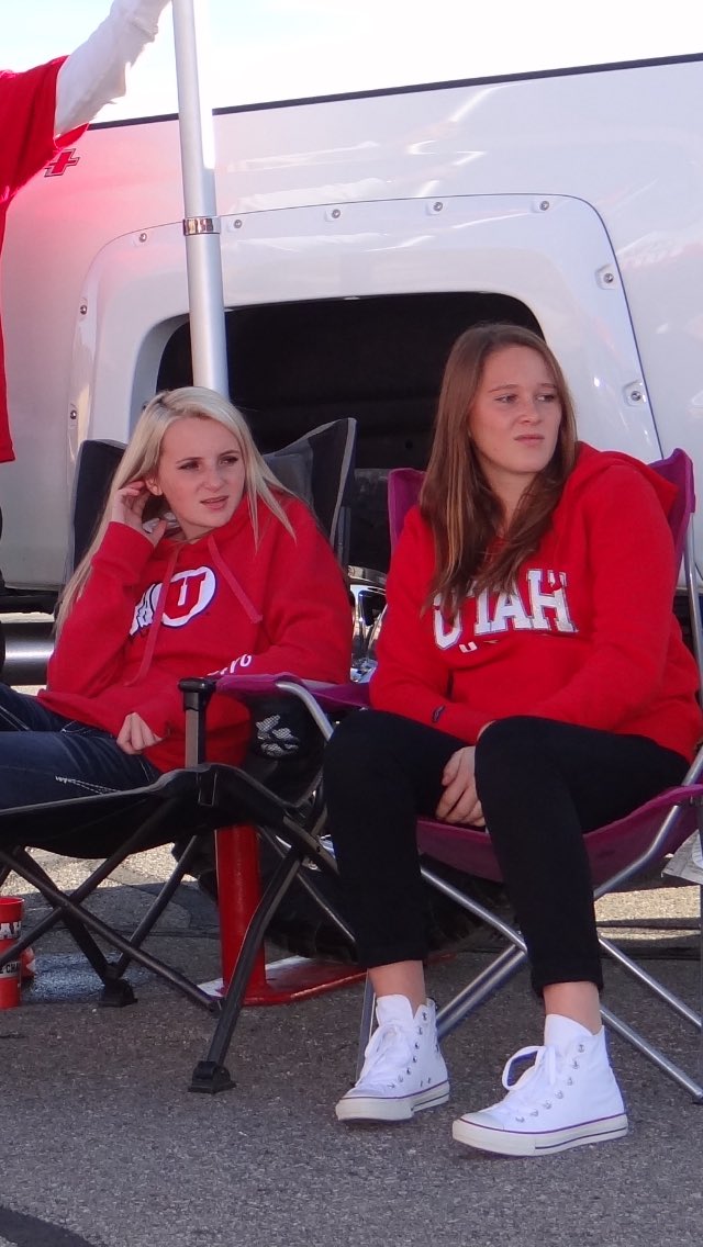 Davis21Sydney's tweet photo. BFFs since day 1 π #oldpics #whatwerewe https://t.co/8F3xQvlp7s