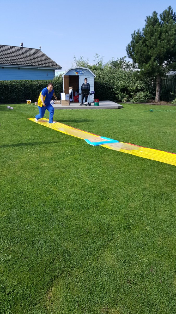 HeidiOmmestrup's tweet photo. Funday RNLI @skierika #havengoldensands @FunStarsGoLive #greatfungreg https://t.co/chxhKbGYop