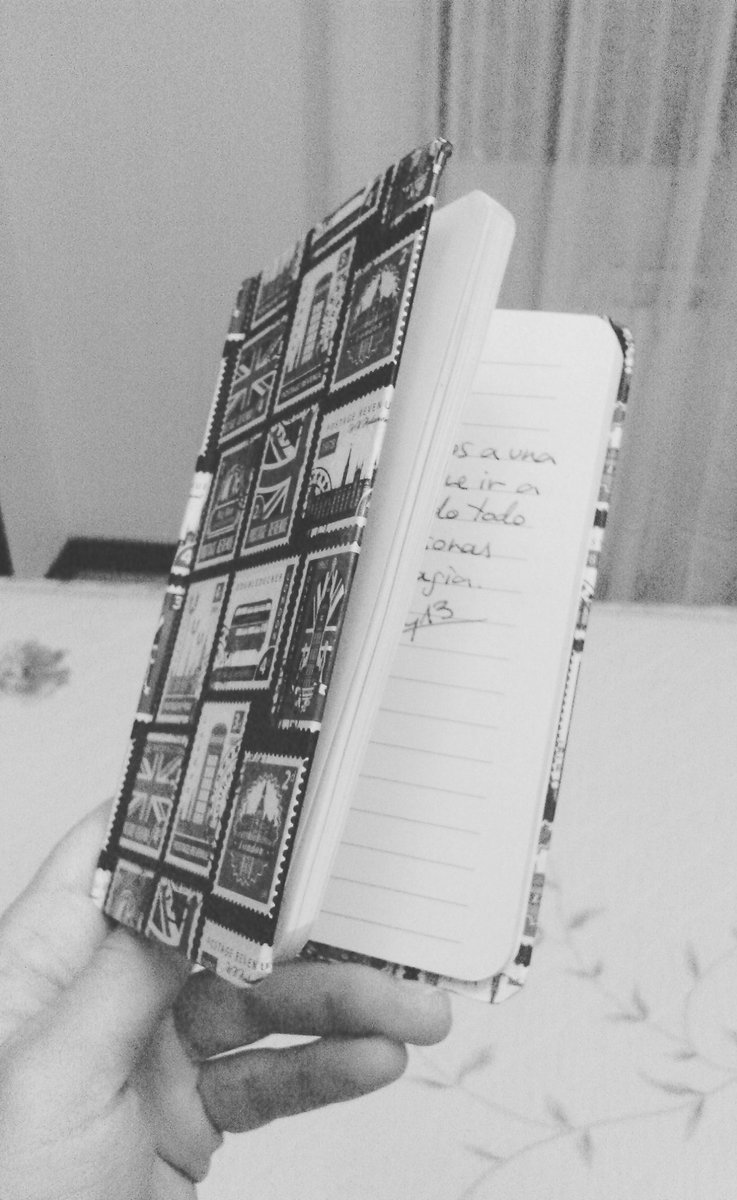 Sorteo esta libreta con mis frases
Requisitos

1. Haz RT a este tweet
2. Seguirme.

Hasta el domingo 25 a las 22:00h