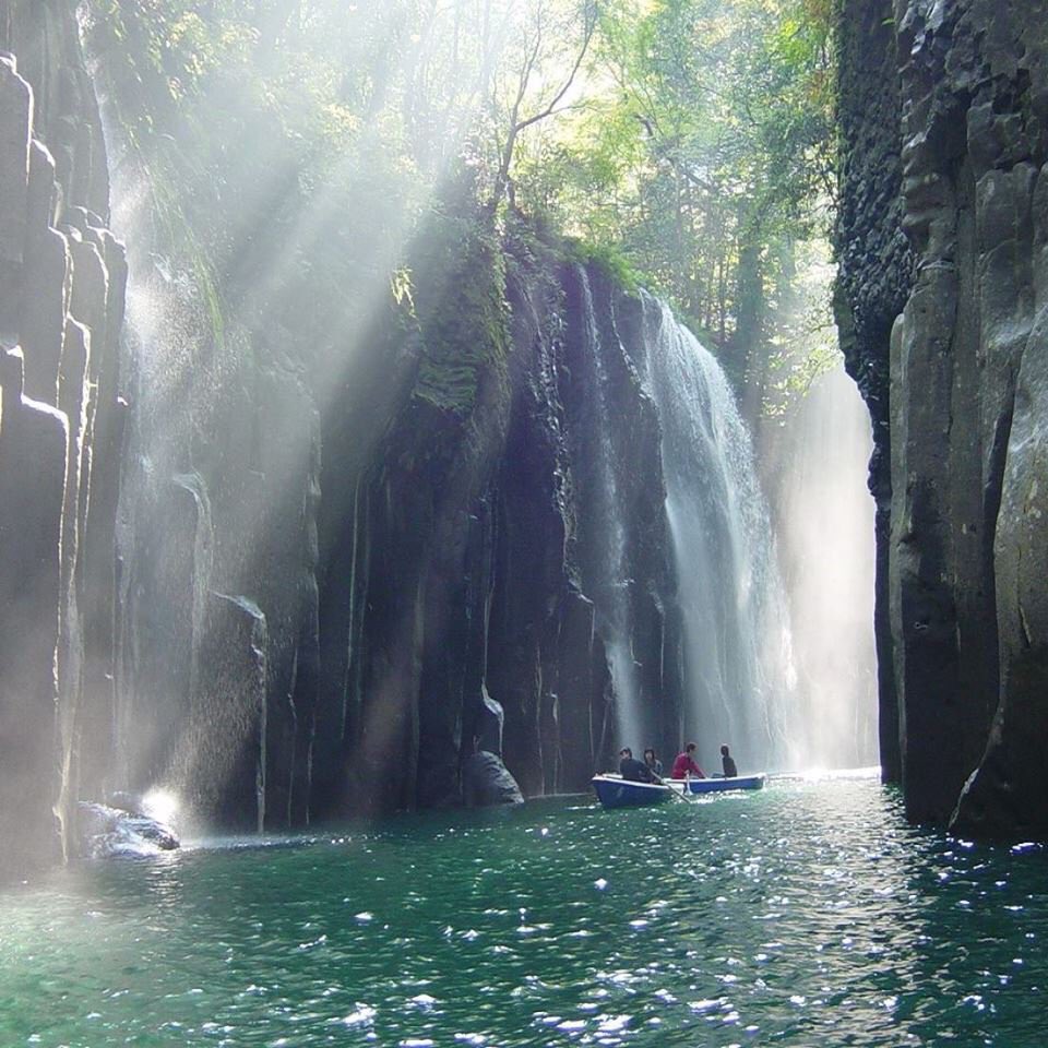 AwesomeEarthPix's tweet photo. Takachiho Gorge Minainotaki Waterfall, Japan | Photography by ©Shihya Kowatari https://t.co/xMfkq1uVeh