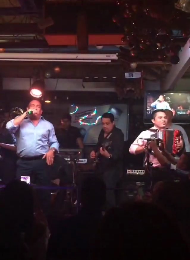 Todo un éxito la fiesta de Amor y Amistad en MOYS. El público disfrutó al máximo con BETO ZABLETA y LUIS JOSÉ VILLA