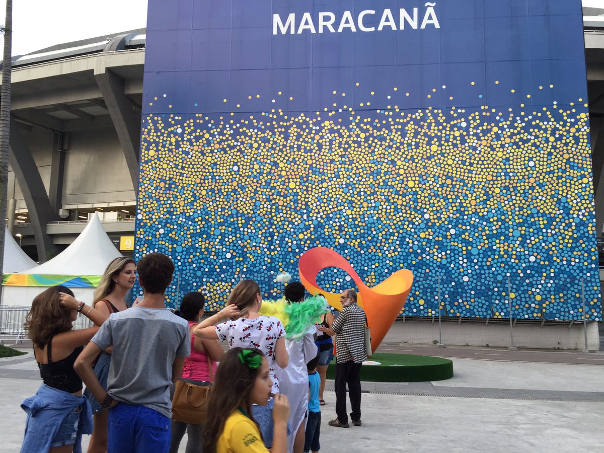 EsporteGovBR's tweet photo. #HojeEu te convido pra ver a #CerimoniaDeEncerramento da #Rio2016 com a gente! O público tá chegando! https://t.co/vdP3x0JCt7