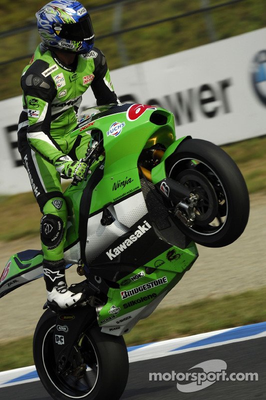 Alex_66 wheelies his Kawasaki Ninja ZX-RR at Motegi, 2005 Japanese
