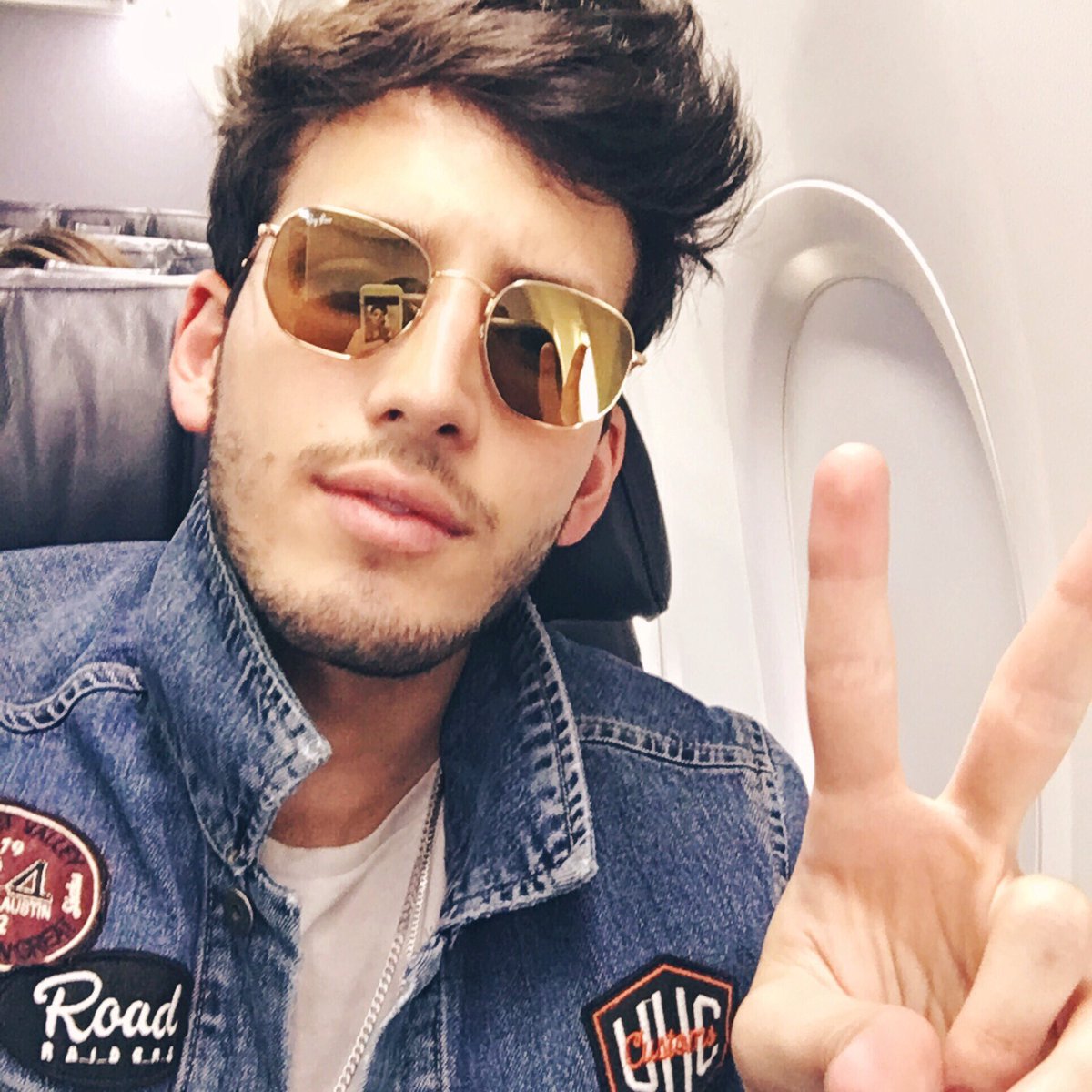 SebastianYatra's tweet photo. Ya nos vemos Miami!! ✌🏻️✈️🌴☀️ https://t.co/rEYVX5KoTF
