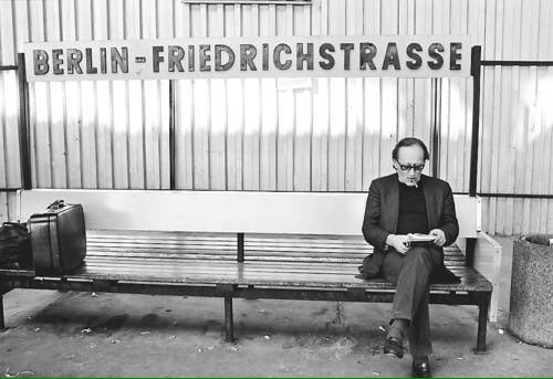 Whyse_Noises's tweet photo. "Weiße Flecken werden in unserem Klima schneller braun als rot."
- Heiner Müller
#aghw16 #agh16 https://t.co/J5VpPKL7Mx