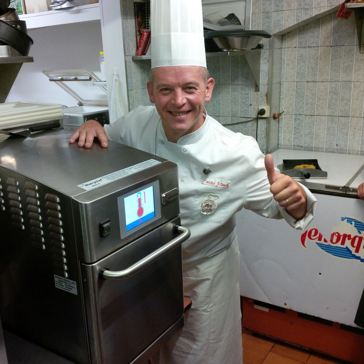 CarlesFLINCH's tweet photo. I am very Happy and my new toy!!! Thanks @EnodisFrance @MerrychefMTWFS  #canmanel #speedcooking #perfectcook https://t.co/IwATxWEXMr