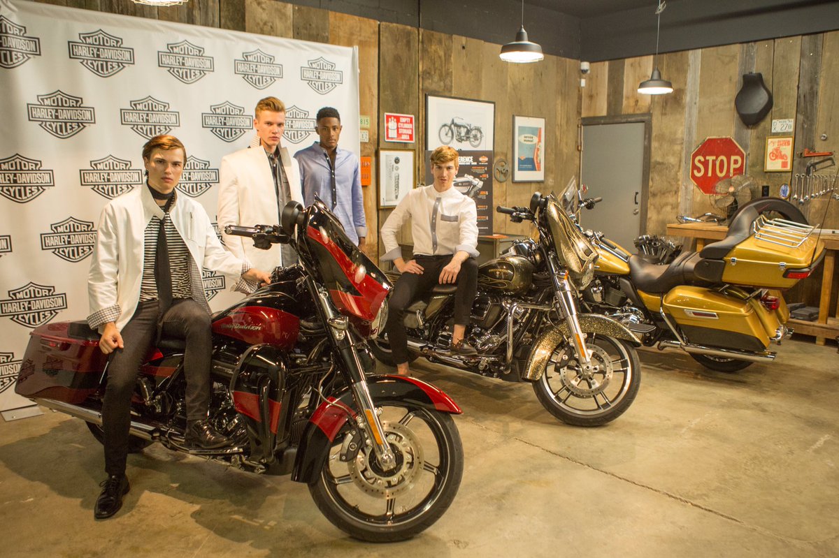 mondolulu's tweet photo. Harley Working. Thanks @HarleyCanada for the space and the vroom. #shellioh #fashionshoot #mens #hdcafe #lifeon2 https://t.co/B0lTZ2R8Ef