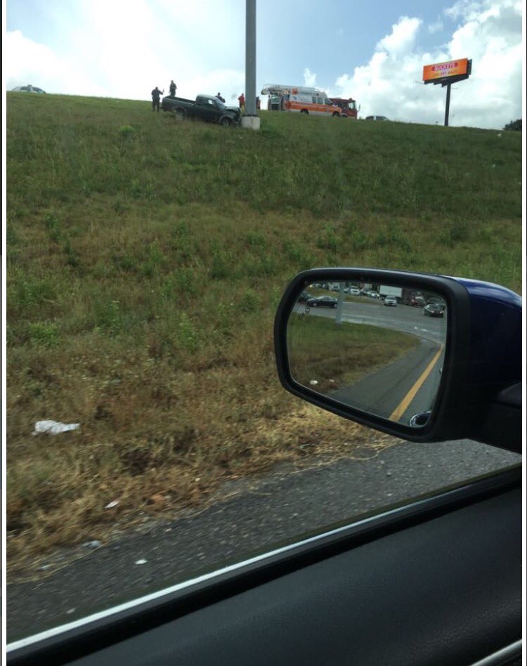 hillbilly801's tweet photo. Single vehicle accident I65 N at Cahaba Valley road. Truck ran into pole. Causing major delays. @spann @abc3340 https://t.co/NiNnA1NEXC