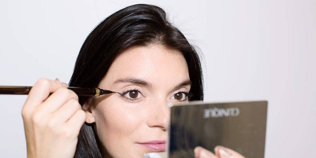 Cosmopolitan's tweet image. 13 Insanely Easy Makeup Tricks That Will Make Getting Ready a Breeze csmo.us/RhzCe0c