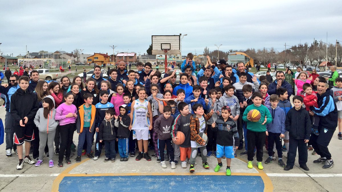 LigaNacional's tweet photo. ¡Gracias Río Gallegos! ¡Gracias Hispano Americano! Hermosa tarde de #ExperienciaLiga cc @HispanoBasquet @jonytreise https://t.co/CqlVklNJ2q