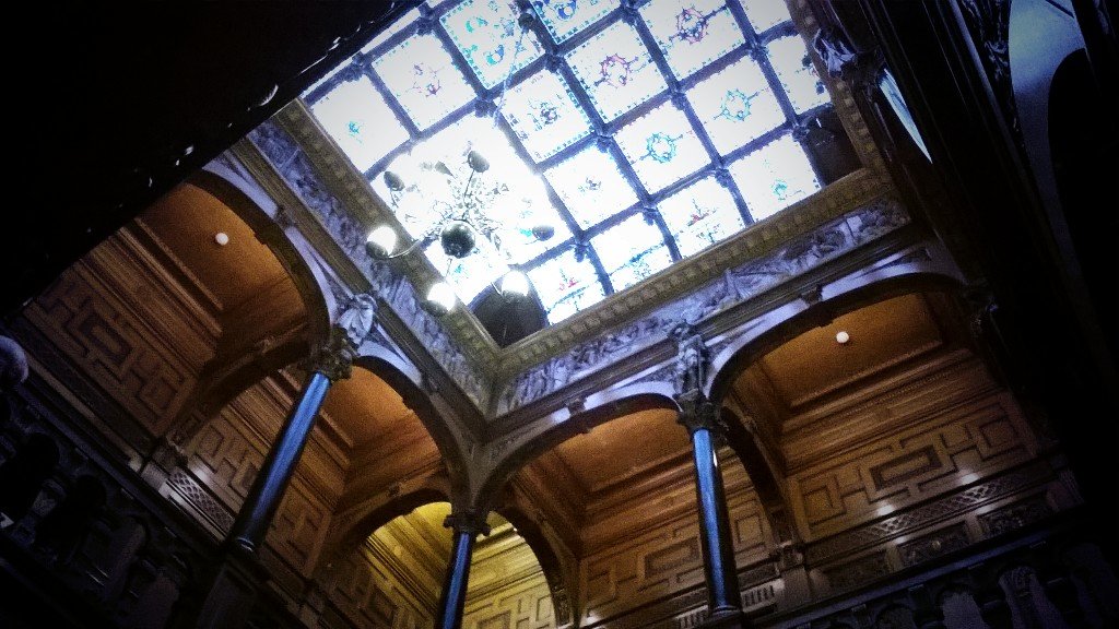 marinety_cafe's tweet photo. beautiful caving everywhere. #2templeplace #Arch #StructurallyFound https://t.co/jzsKwEyFwx