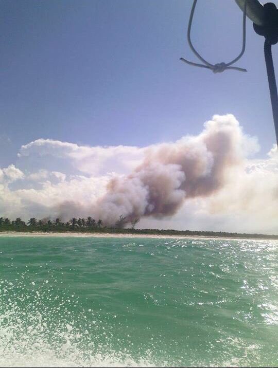 pedrokanche's tweet photo. Mientras @betoborge sigue con la parranda,#Holbox arde Puente hasta el 25 de Septiembre @CarlosJoaquin #SOSHolbox https://t.co/MaJIGTEAED