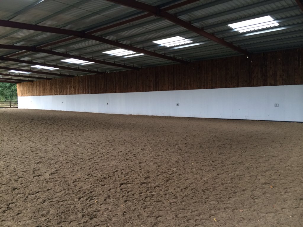 MButlerDressage's tweet image. Putting the finishing touches on our indoor arena! #staydry #lookingforwardtowinter