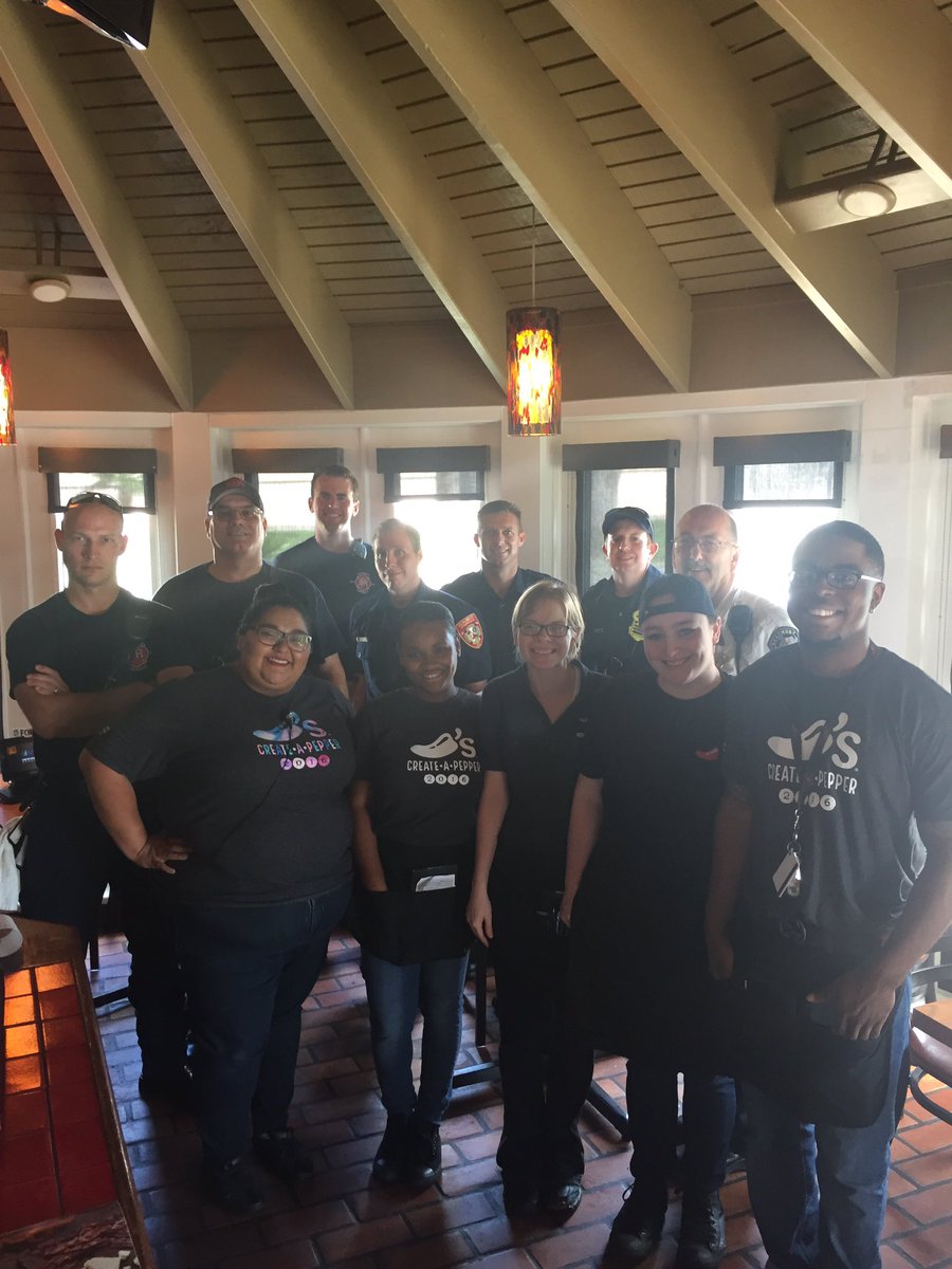 irishrshannon's tweet photo. Thank You Beaumont Fire and Rescue. Sharing the #chilislove and raising money for St Jude. Awesome experience. https://t.co/G4iKvIAEbv