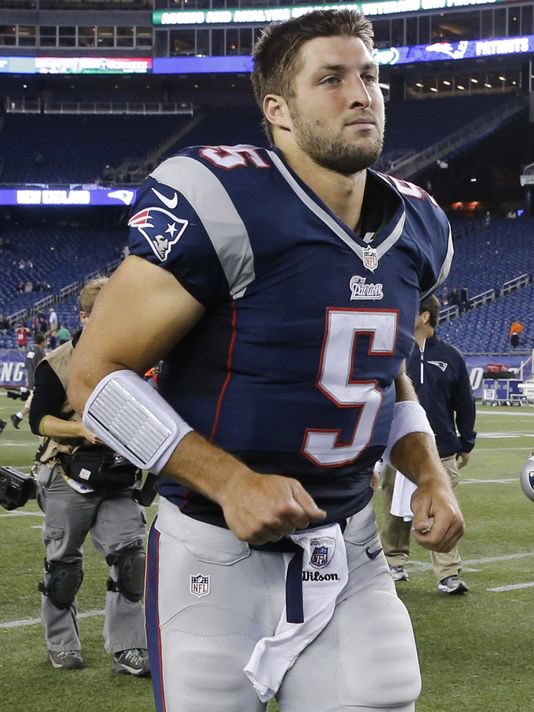 DavidSaidSo's tweet photo. To the rescue! #NewEnglandPatriots #NewEngland #timtebow #PatriotsNation #Patriots #TimTebowTime  #AllHeDoesIsWin https://t.co/SEPenQMEXX