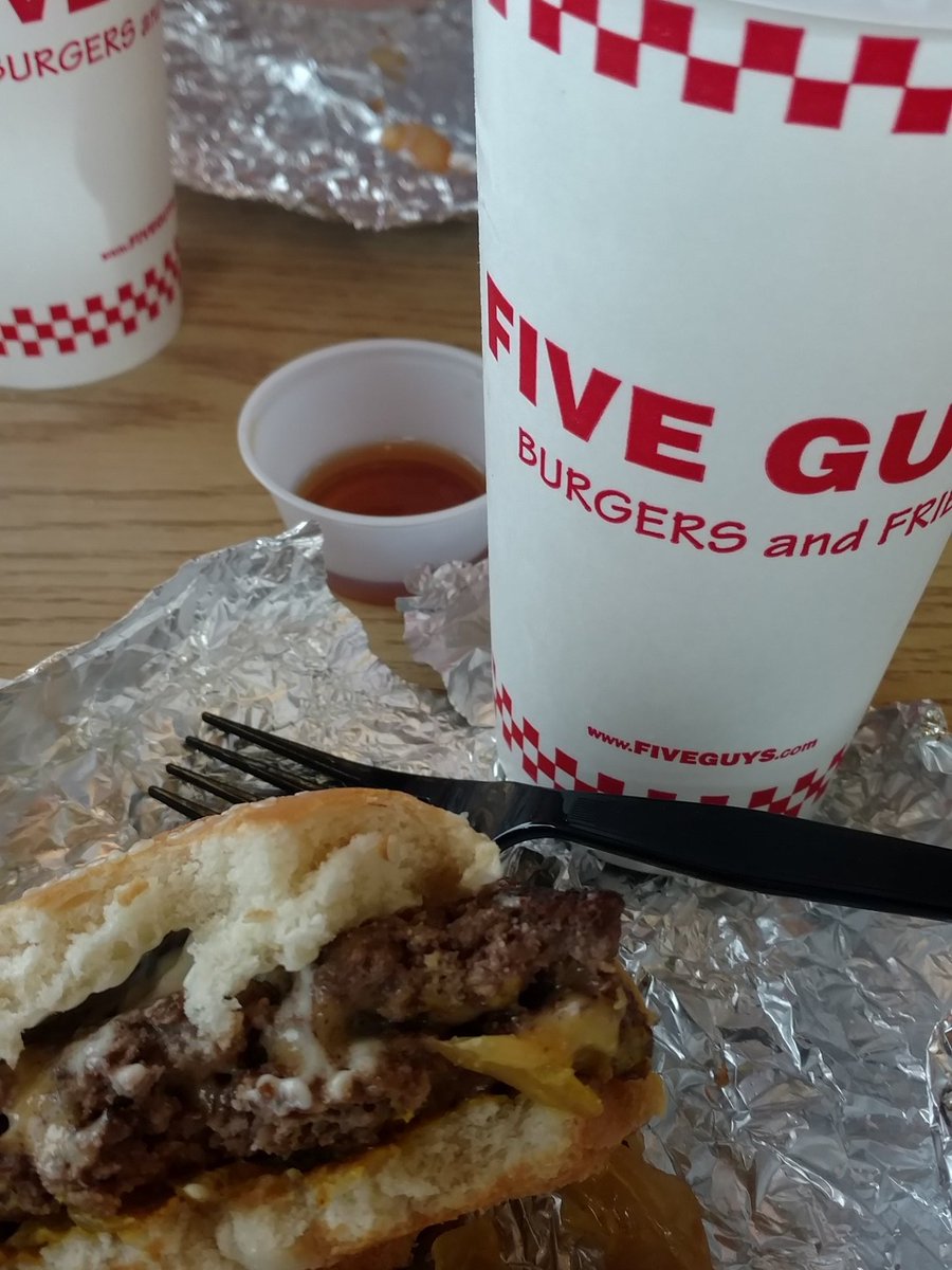 sushix8's tweet photo. Happy National Cheeseburger Day #FiveGuys https://t.co/61xp8jCEWy