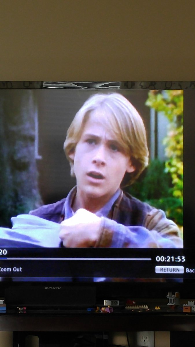 saradin2109's tweet photo. While watching an old episode of #goosebumps i thought i recognized this face @RyanGosling #ihadnoidea #90flashback https://t.co/oefwGUKRXS