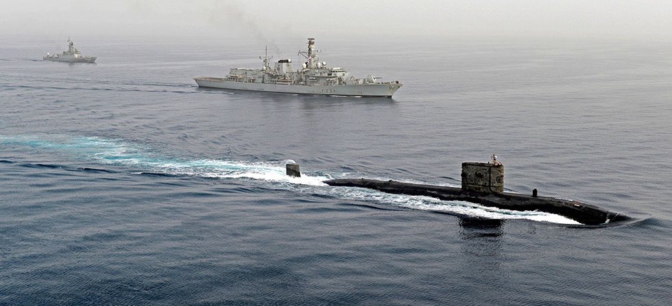 Casarinay's tweet photo. Commodore Andy Betton took command of the Royal Navy's Carrier Strike Group. #COMUKCSG https://t.co/P5UmBw4mPx https://t.co/Th8QGiw1rl