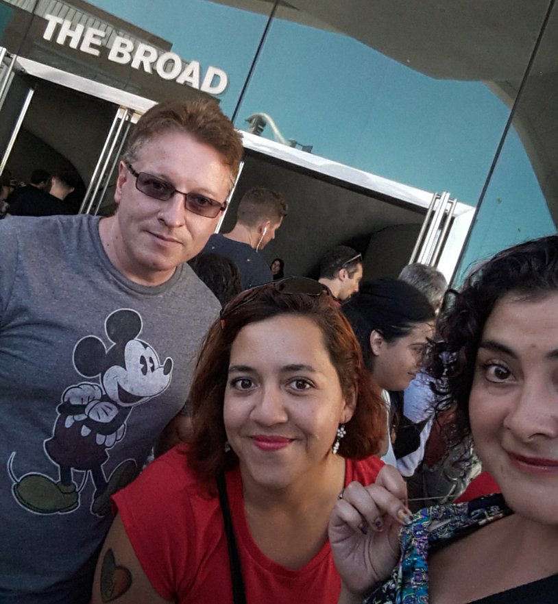 La_que_vuela's tweet photo. Como cuando en lugar de ir a la playa vas a un museo #microhistoriasdelaquevuela #wrongoutfit #LAstories @TheBroad https://t.co/l2sVjlmwQU