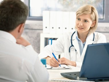 aafp's tweet photo. Physicians, Patients Suggest Improvements for After-Visit Summaries. #AAFP  https://t.co/5bs67LuTa0 https://t.co/pAx2DF54rr