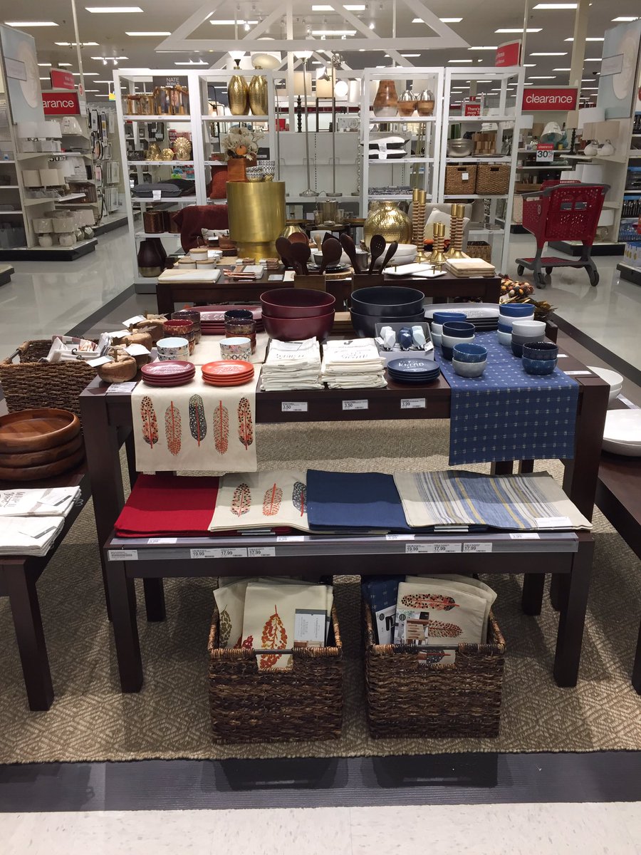 Our beautifully set new fall tables in home! Who's ready to host the next gathering?? @cbarts84 <a href="/EllisBrandon83/">Brandon Bullseye</a>