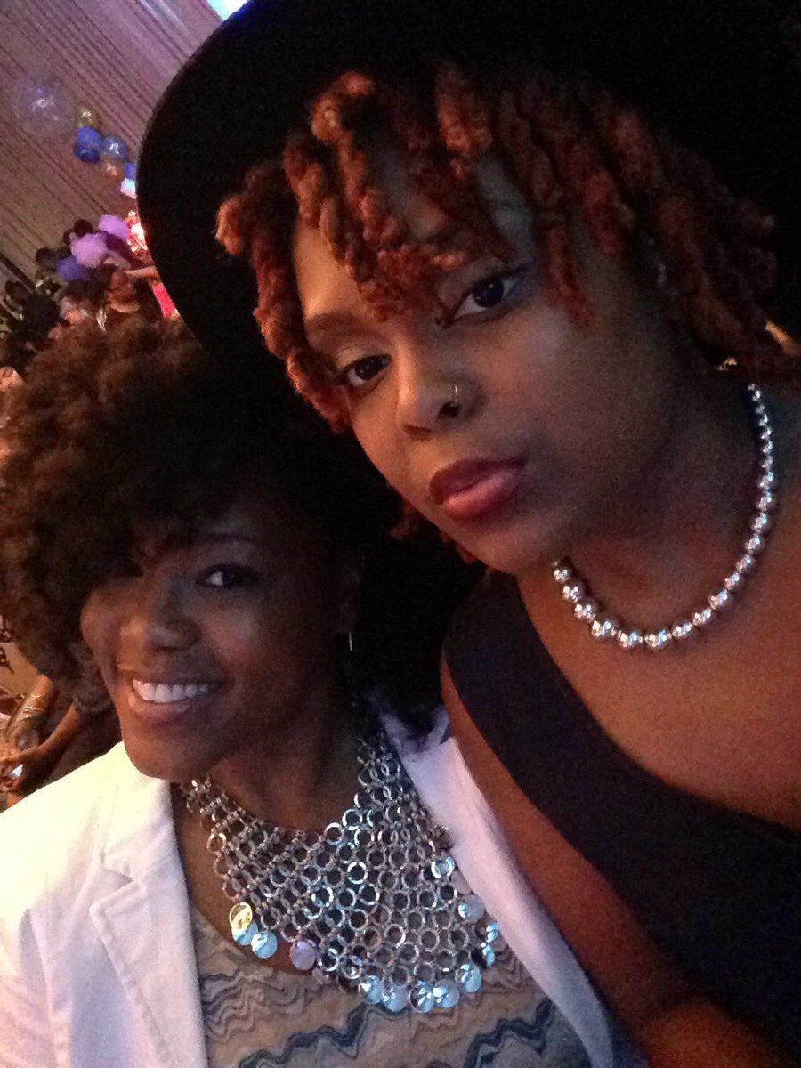 tipmyskales's tweet photo. #currentsituation #bubblesdc @BUBBLESSalons #hairwars2016 https://t.co/GZfJLriBuX