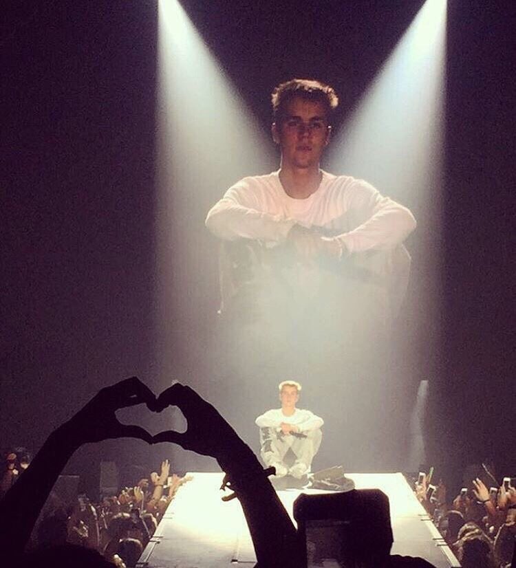 yarasurfistinha's tweet photo. QUERO UM PÔSTER DESSA FOTO #askbelieber https://t.co/JuZrvefDfn